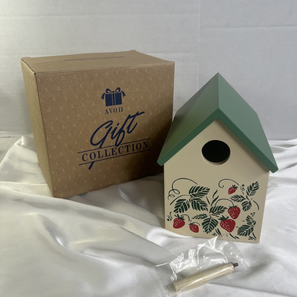 Vintage Avon Strawberry Fields Birdhouse Gift Collection‎ New In Box Decorative